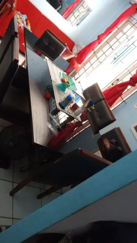 Mesa com sete cadeiras