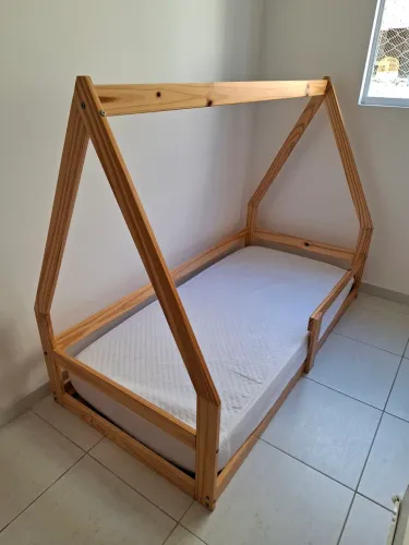 Cama montessoriana com colchão