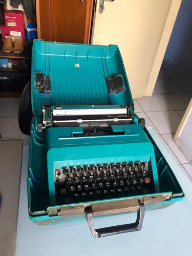 MÁQUINA DE ESCREVER OLIVETT - STDIO 45 - 1974