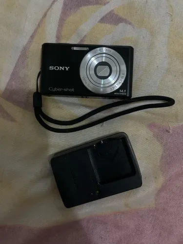 Câmera Cybershot Sony 14.1mp + carregador e cartão 1gb