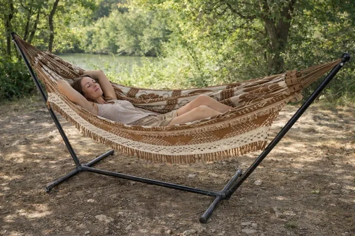 Suporte portátil com a rede de descanso 