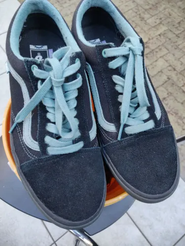 Vendo Tênis VANS usado( ótimo estado sem rasgo.)