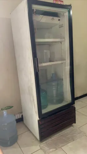 Expositor em ótimo funcionamento, retirar na marambaia