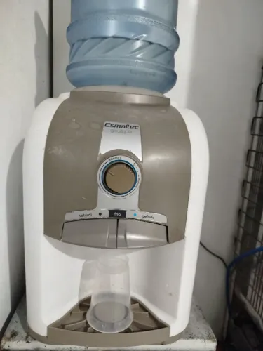 Gelágua mesa funcionando perfeitamente com garantia de três meses
