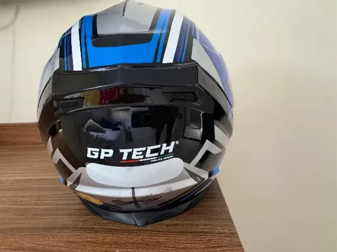 Capacete GP tech