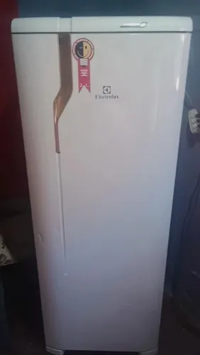 Vendo essa geladeira gelando perfeitamente