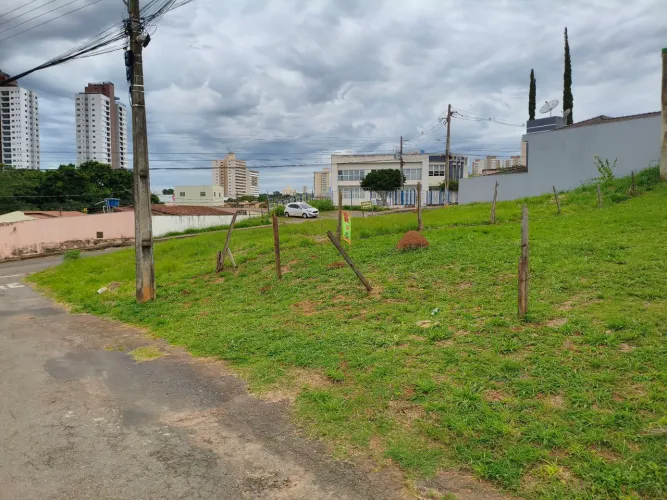 Lote bairro Maracanã 