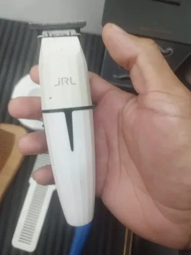 Máquina de acabamento jrl em ótimo estado vendo ou troco por cadeira de barbeiro 