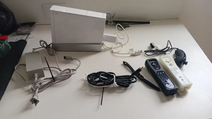 Nintendo Wii 2 controles desbloqueado