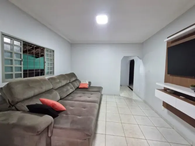 Casa sozinha no lote Setor Castelo Branco. (Sol Nascente), 3 quartos sendo 1 suíte