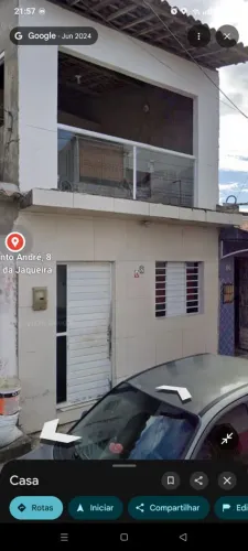 Casa com primeiro andar pra vender.