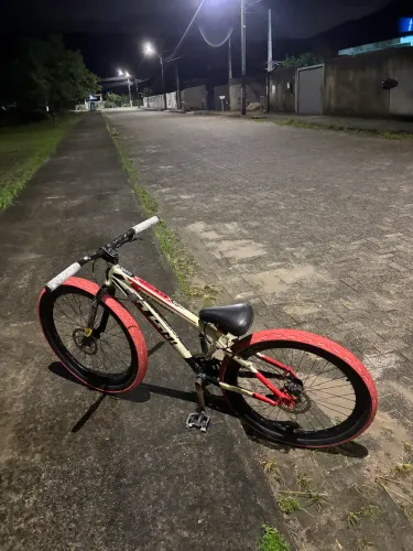 bike gtsm1 top montado com muitas peças top