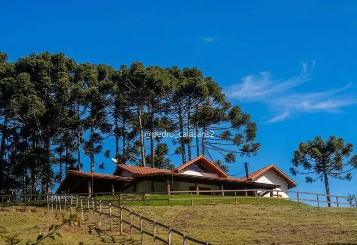 Sapucaí-Mirim- Haras de 57.300m2 com casa sede de 2 suites180m2, estrutura p/ cavalos, ca