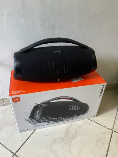 JBL Boombox 3 usada