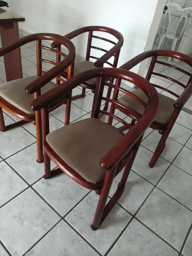 Cadeiras de madeira
