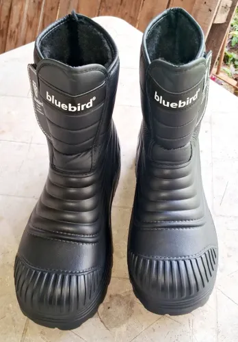 Bota de neve peluciada nova 42