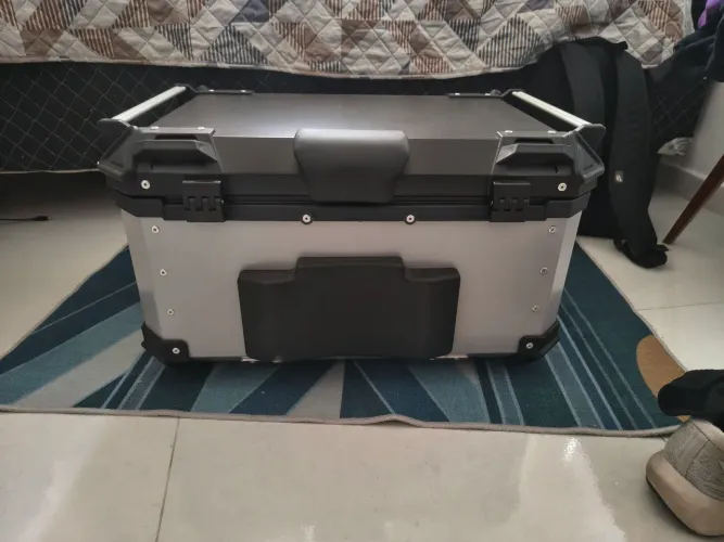 Baú pra moto semi-novo 65L de alumínio