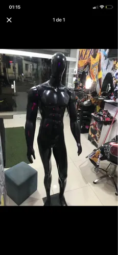 MANEQUIM PRETO SEMI-NOVO