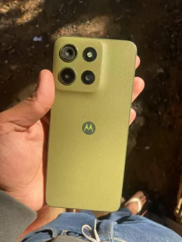 celular moto g15 tela quebrada mais funcionando perfeitamente 