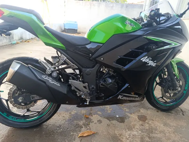 Kawasaki ninja 300 2023 17600 rodados, IPVA pago