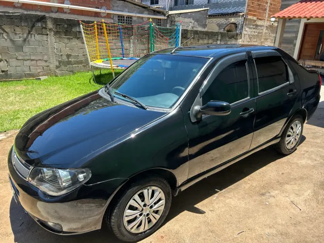 Fiat Siena Celebration 1.0 Fire Flex 8V 4P 2011