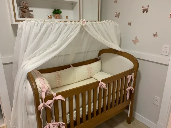 Berço madeira maciça - poucas marcas de uso