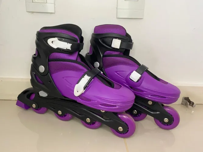 Patins 4 rodas inline roxo e preto ajustável