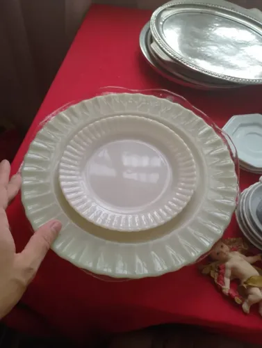 Duas peças de colorex um prato raso grande e um pratinho de bolo lindos e antigos