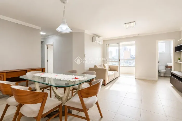 Apartamento no Balneário do Estreito - 4 Dormitórios, 2 Suítes e 122m² Privativos