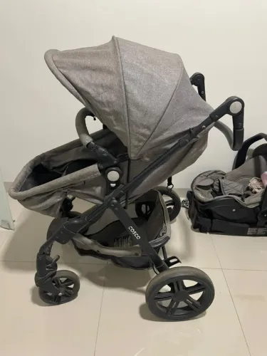 Carrinho de bebê conforto