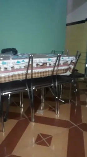 Mesa e 6 cadeiras seminovos 
