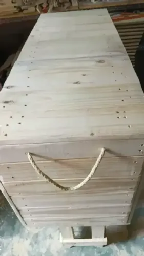Bau de madeira gigante todo reforçado,parafusado e colado