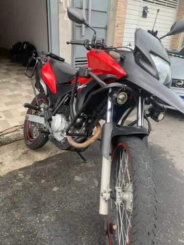 Troco XRE300 por carro 4 portas
