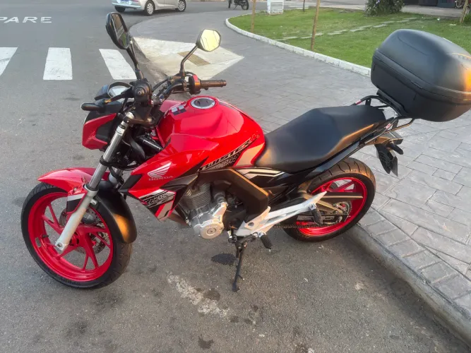 Vendo CB Twister ABS 21/21, aceito troca apenas por HB20