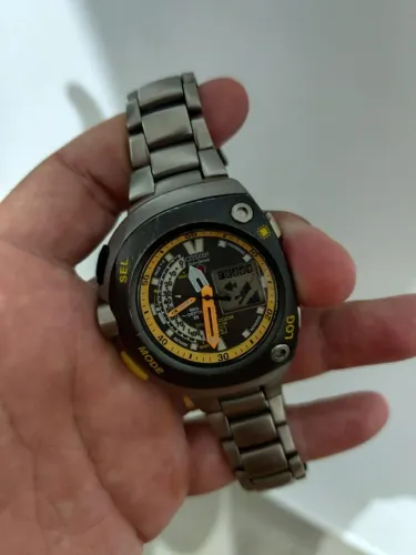 Citizen meia lua amarelo 