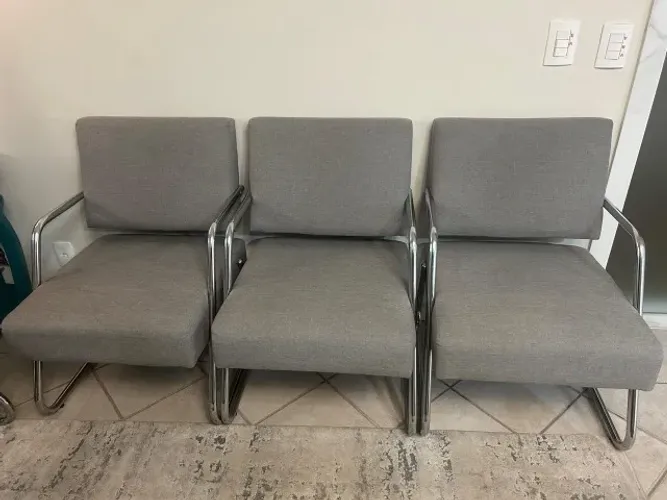 5 Cadeiras (poltronas) estofadas de sala/escritório