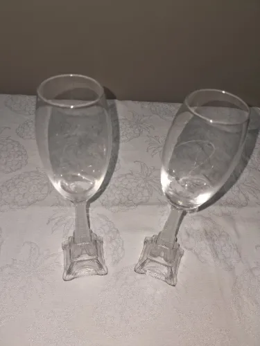 2 taças de champanhe base Torre Eiffel, vidro temperado, item de colecionador