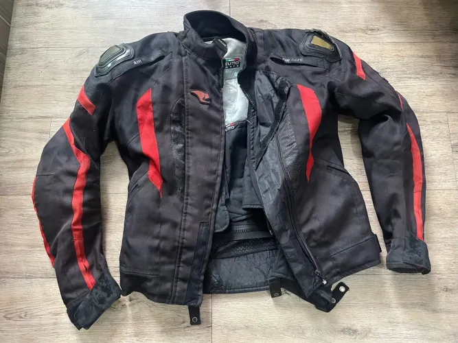 Jaqueta motociclista feminina