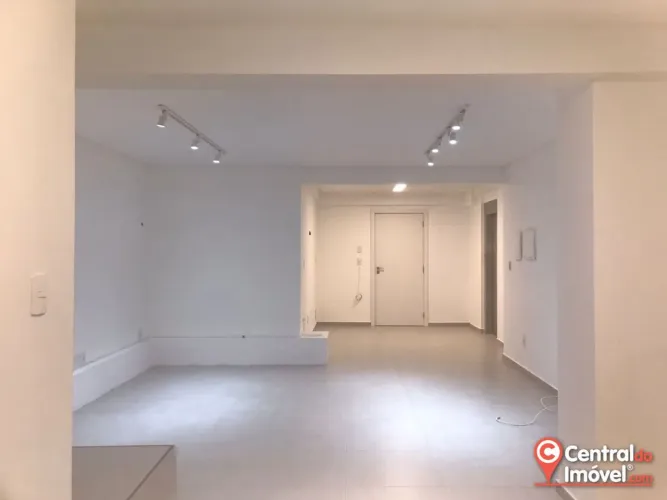 Sala comercial com 200m² na Av. Atlântica Espaço e visibilidade