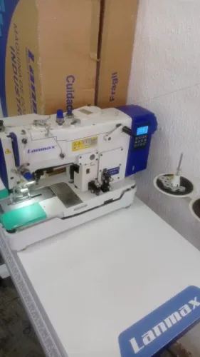 Máquina de custira
