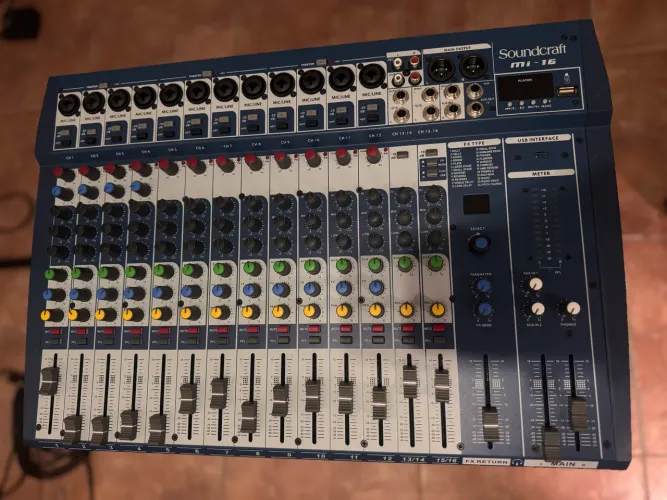 Mesa de Som Soundcraft
