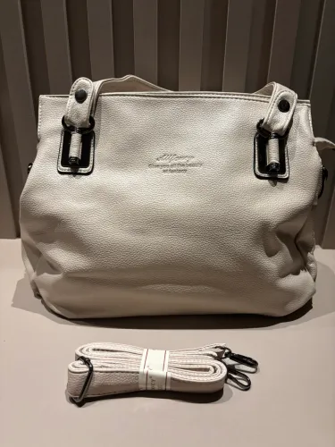 Bolsa off white estilo quiet luxury 