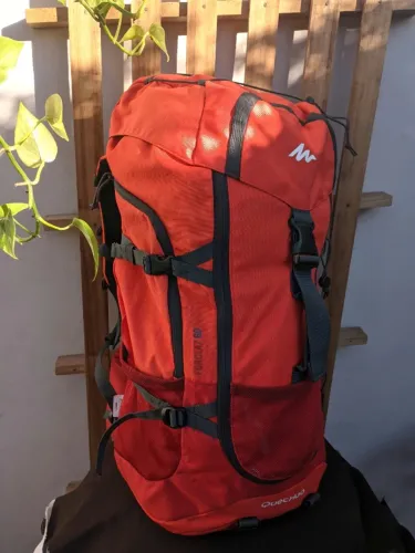 mochila quechua forclaz 60L vermelha trilha trekking montanha viagem acampamento camping