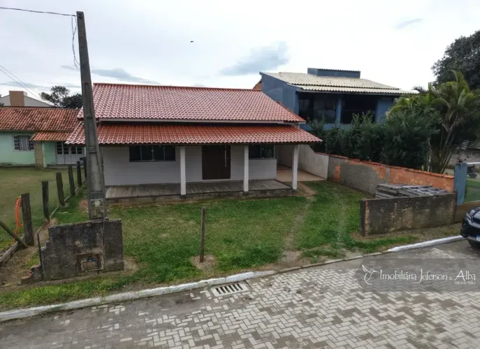 Casa para venda próximo a Lagoa no bairro Guaiúba em Imbituba - SC