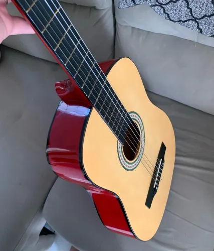 Vende-se um violão novo e capa