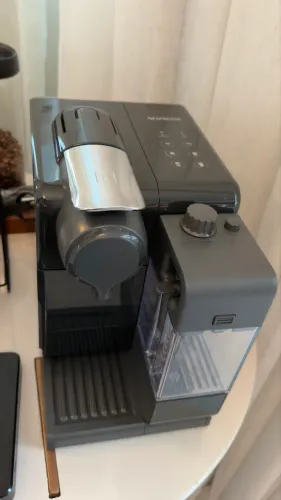 Vendo Máquina de Café Nespresso Latisssima