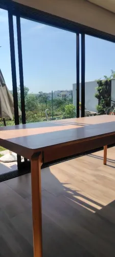 Mesa de jantar 6 lugares marca famosa