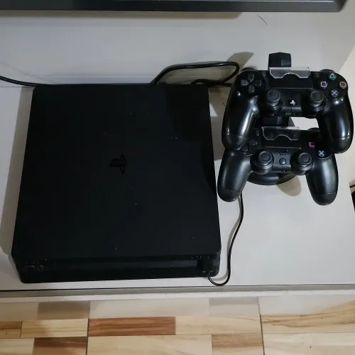 Play Station 4 - slim