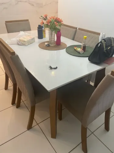 Mesa com 6 cadeiras