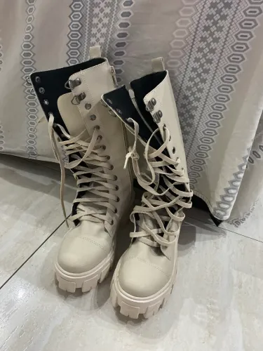 Bota Shein Branca 35